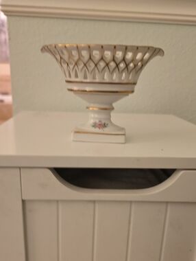 White and Gold Porcelain Decorative Compote Bowl